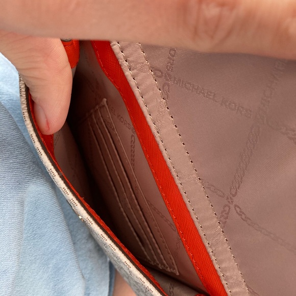 Michae Kors Purse - Picture 6 of 8